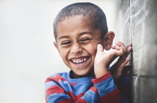Cómo la sonrisa engaña a tu cerebro para ser feliz
